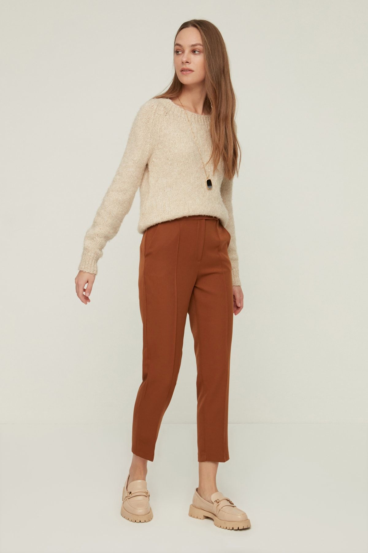 Trendyol Modest Kahverengi Kemer Detaylı Havuç Fit Pantolon TCTAW22TP0036