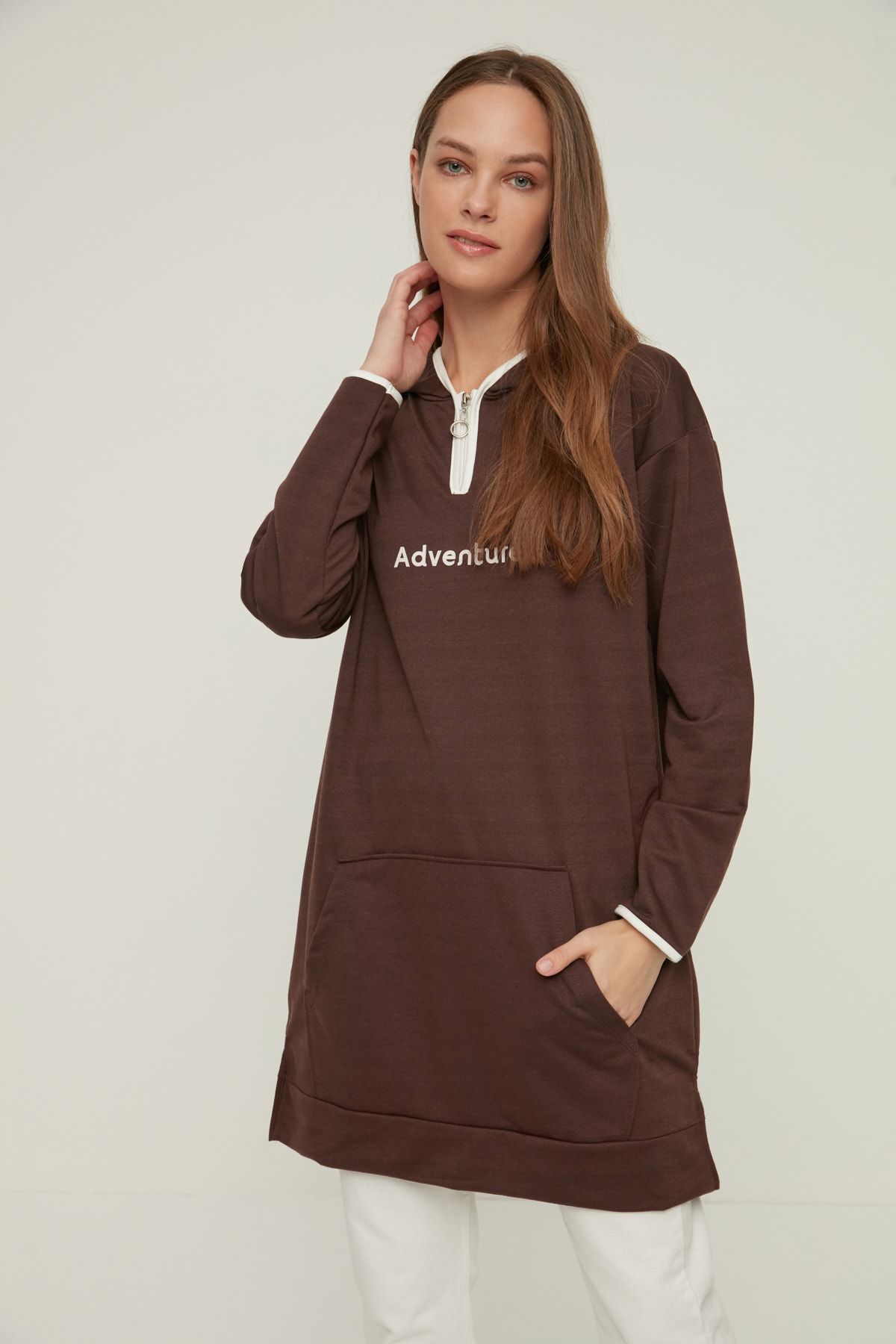 Trendyol Modest Kahverengi Kapüşonlu Fermuar Detaylı Örme Sweatshirt TCTAW22TW0231