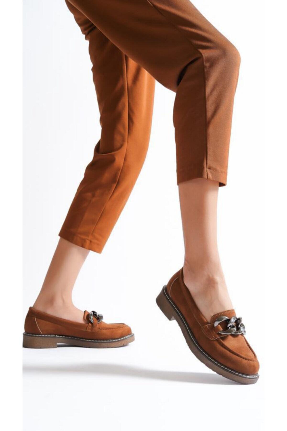 KAFKASLAR Kaymaz Taban Süet Klasik Model Zincir Detaylı Kadın Oxfort Ayakkabı