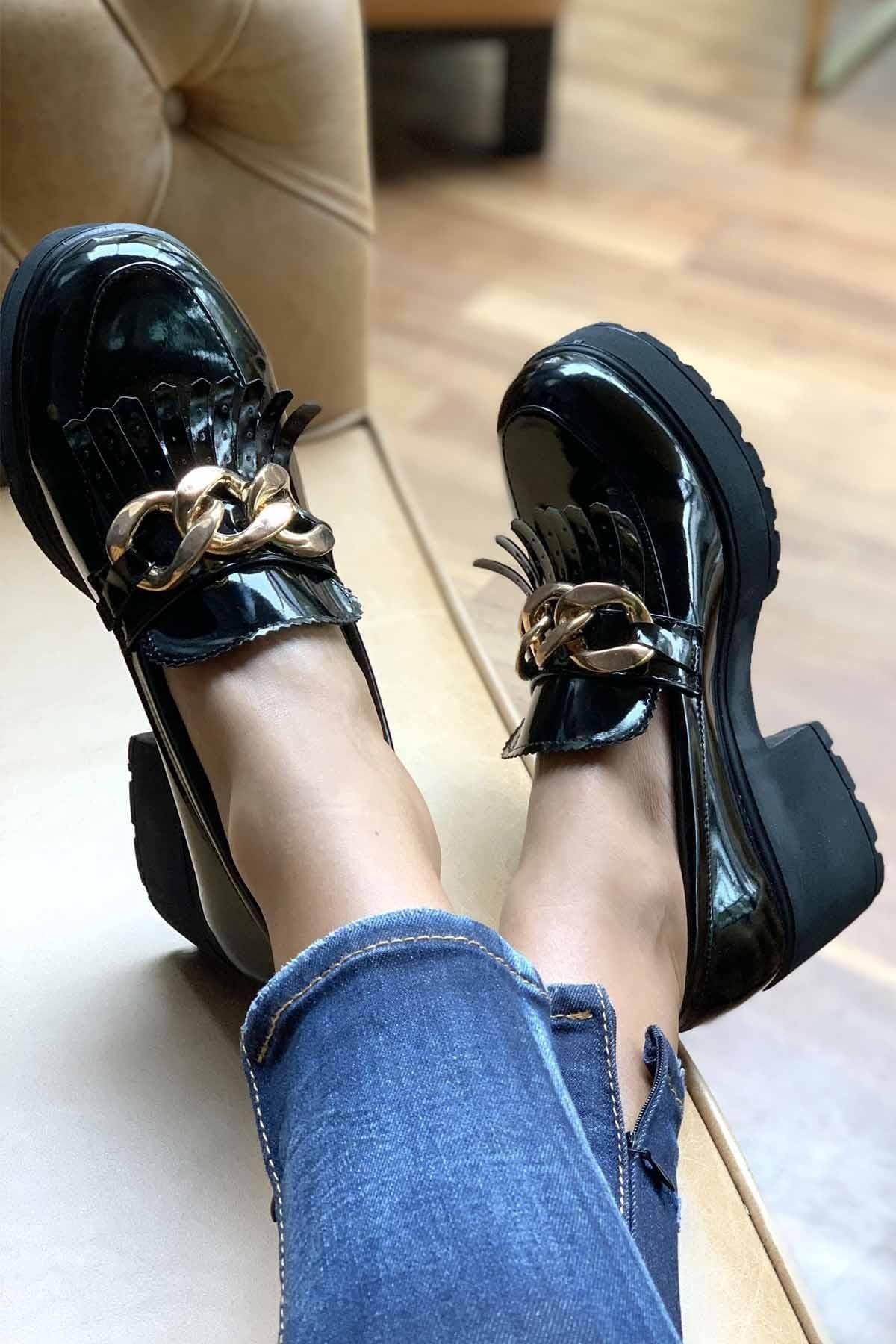 Bambi Siyah Rugan Kadın Loafer Ayakkabı K01534070108