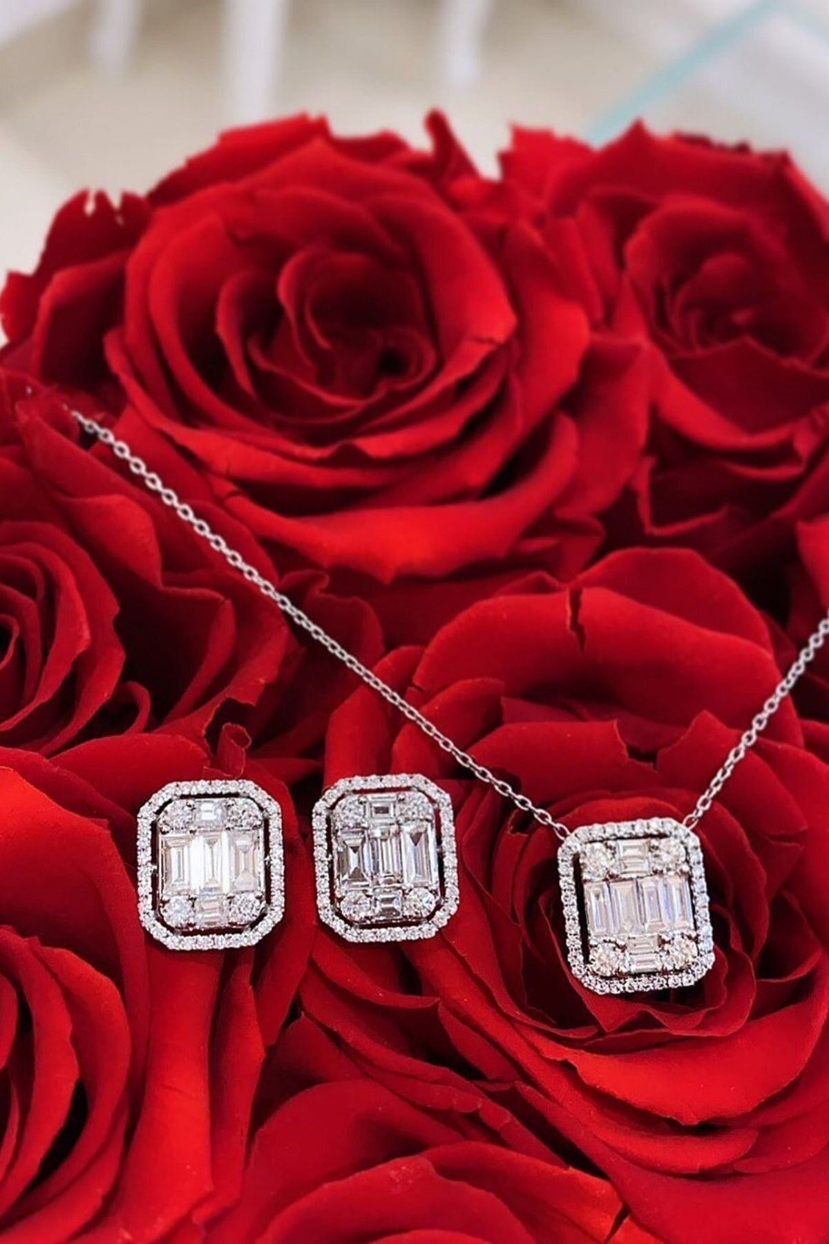 Crystal Diamond Zirconia Laboratuvar Pırlantası 0.85 Karat Baget Kolye