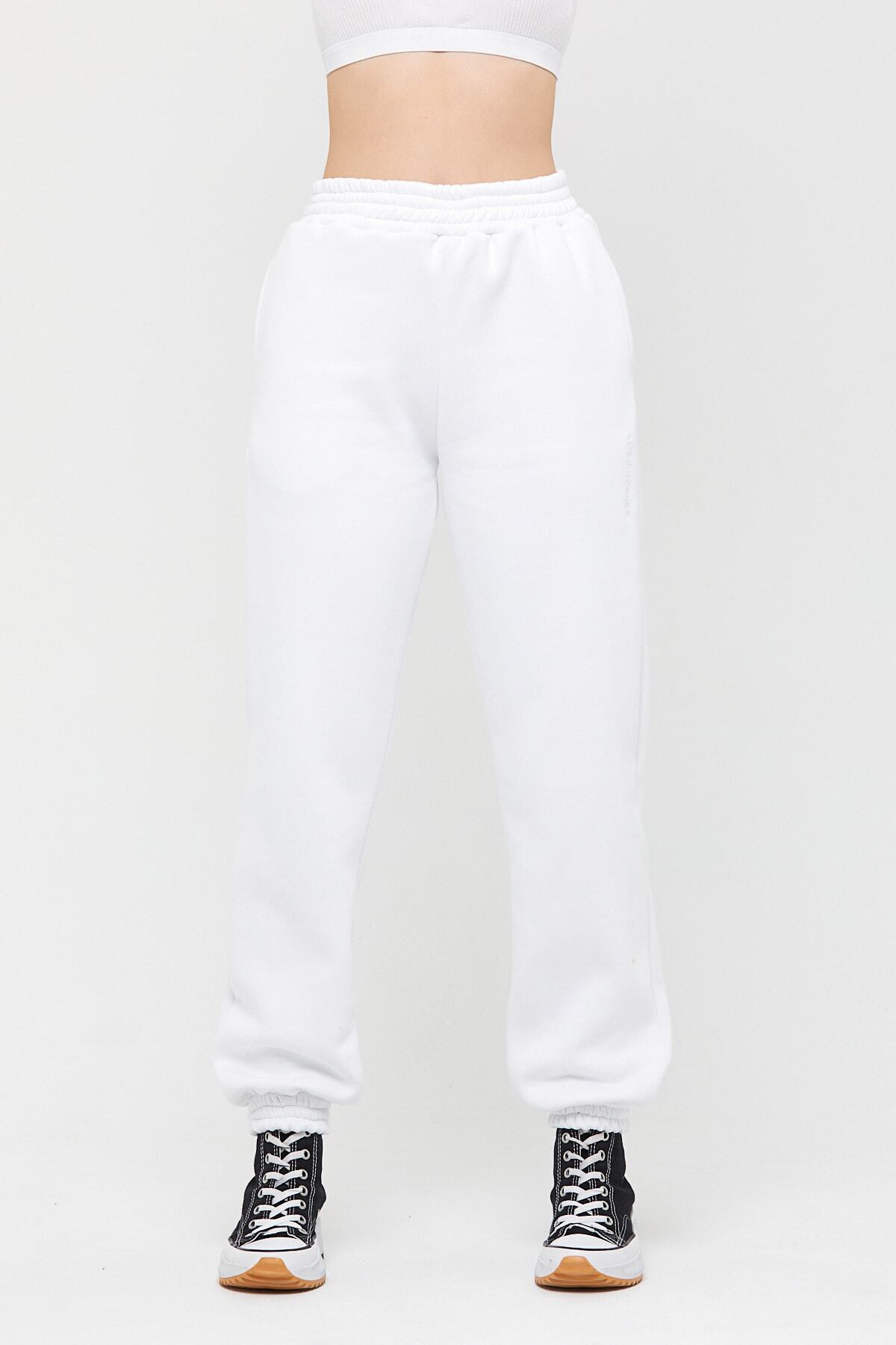 snow basic Beyaz Nakış Detaylı Beli Ve Paçası Lastikli Üç Iplik Oversize Eşofman Altı