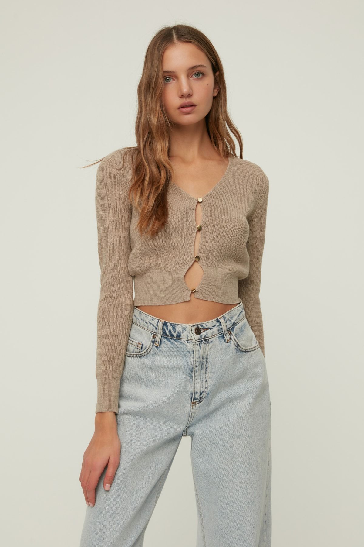 TRENDYOLMİLLA Vizon Crop Düğme Detaylı Triko Hırka TWOAW22HI1117