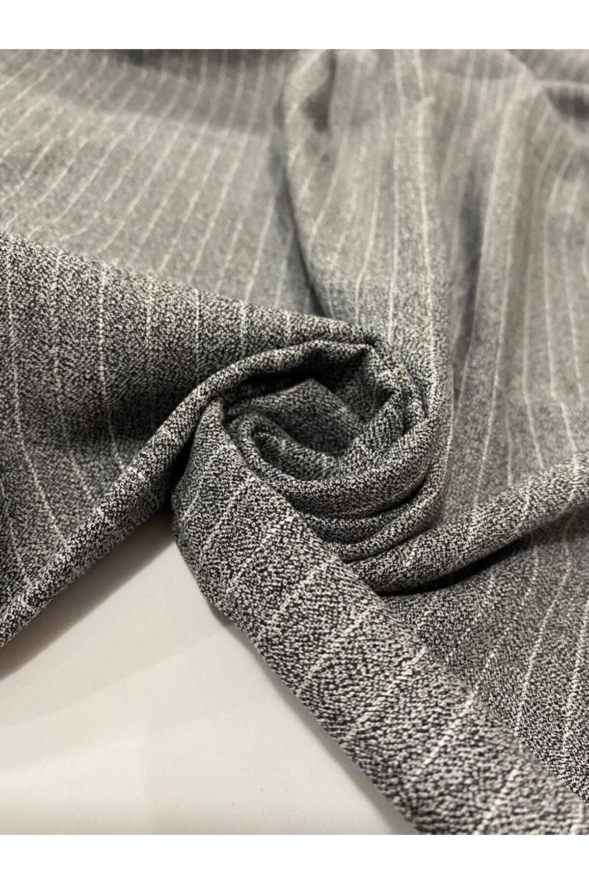İzmitkumaş Gri Çizgili Pantalonluk Kumaş (eni 1.50 )
