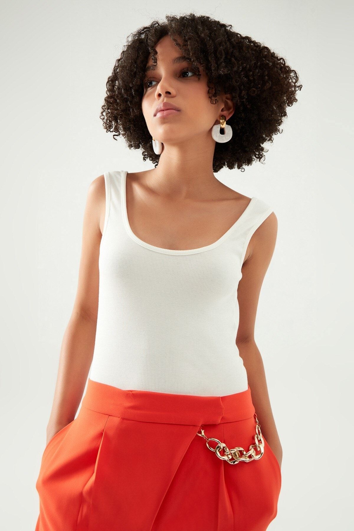Quzu Sırt Dekolteli Askılı Bodysuit Beyaz