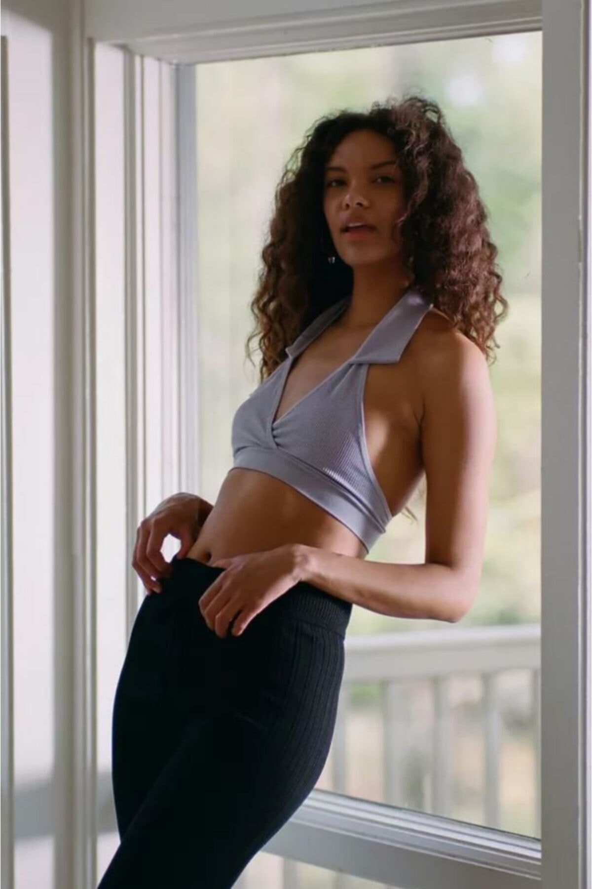 Nayla Urban Outfitters Sırtı Açık Polo Yaka Crop