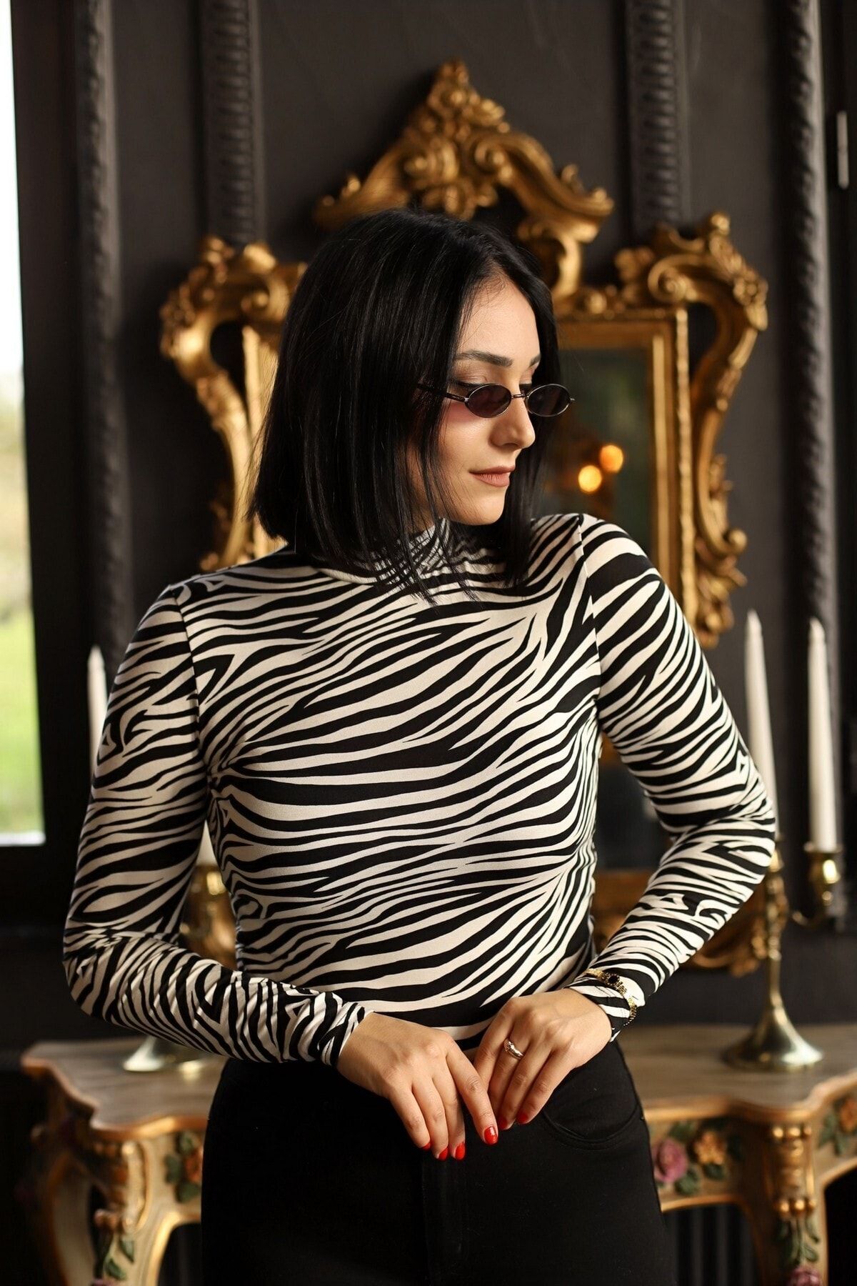 mgç butik Kadın Siyah Zebra Desenli Yarım Balıkçı Yaka Body