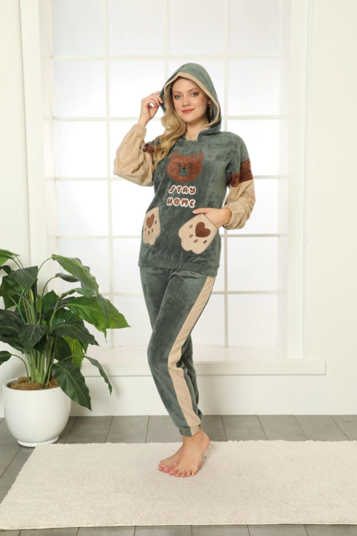 Modanıbul Kadın Likralı Soft Kadife Kapüşonlu Pijama Takım