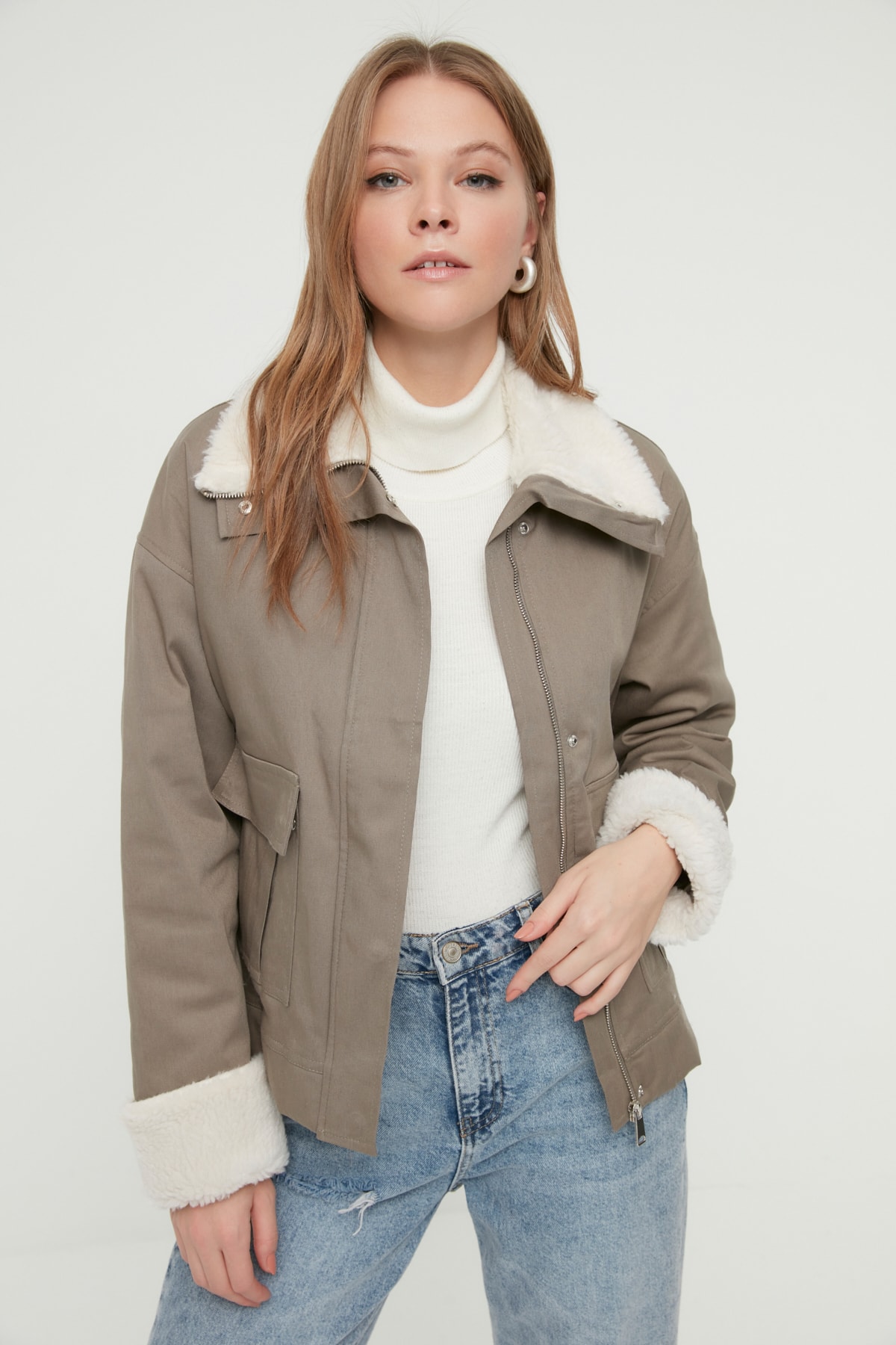 TRENDYOLMİLLA Vizon Oversize Kürk Yakalı Cepli Mont TWOAW22MO0470