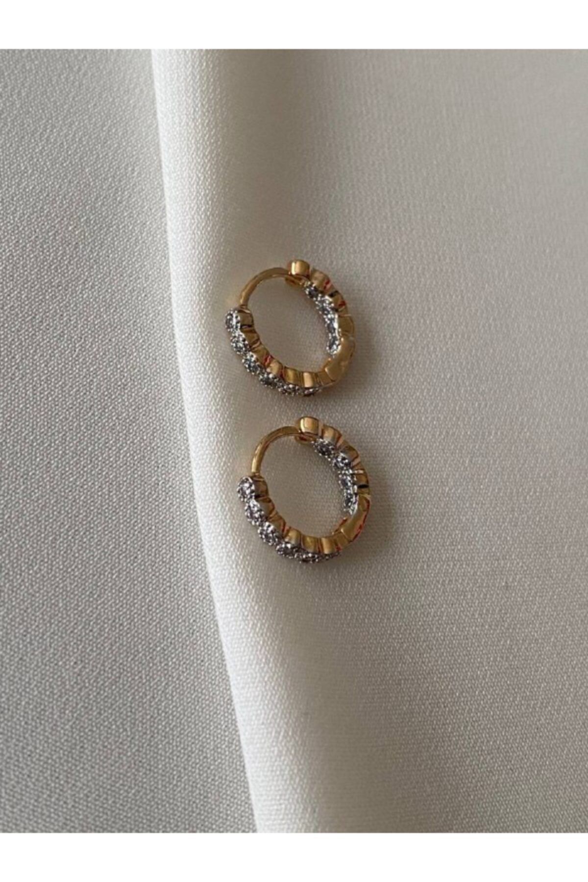 Esmeray Aksesuar Vip Çelik Gold Renk Zirkon Taş Antialerjik Halka Küpe Genişlik 1 Cm.