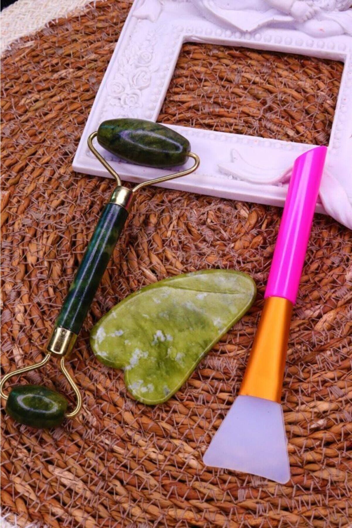 MUJGAN 3'lü Cilt Bakım Seti Yeşim Taşı + Gua Sha Masaj Taşı + Maske Sürme Aparatı Beyaz