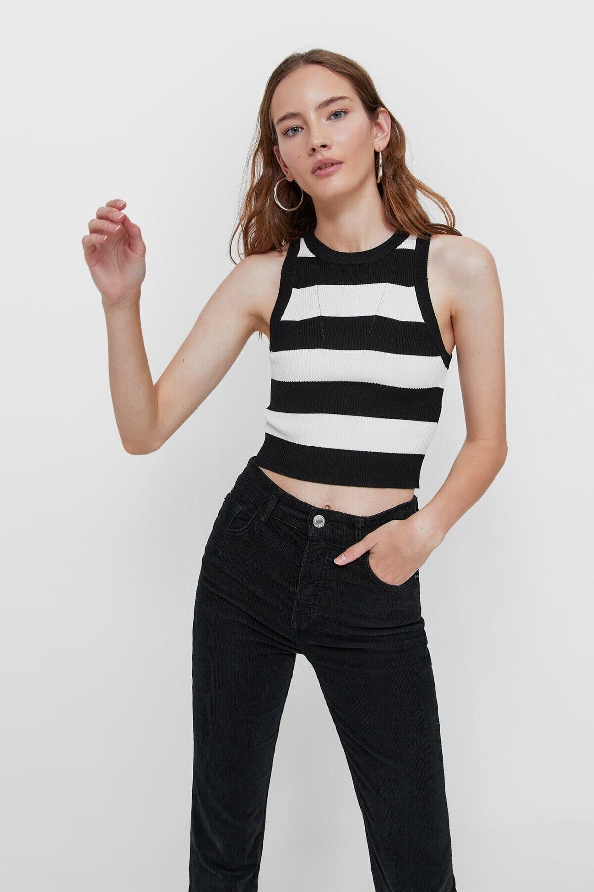 Stradivarius Kadın Siyah Halter Yaka Top 05002701