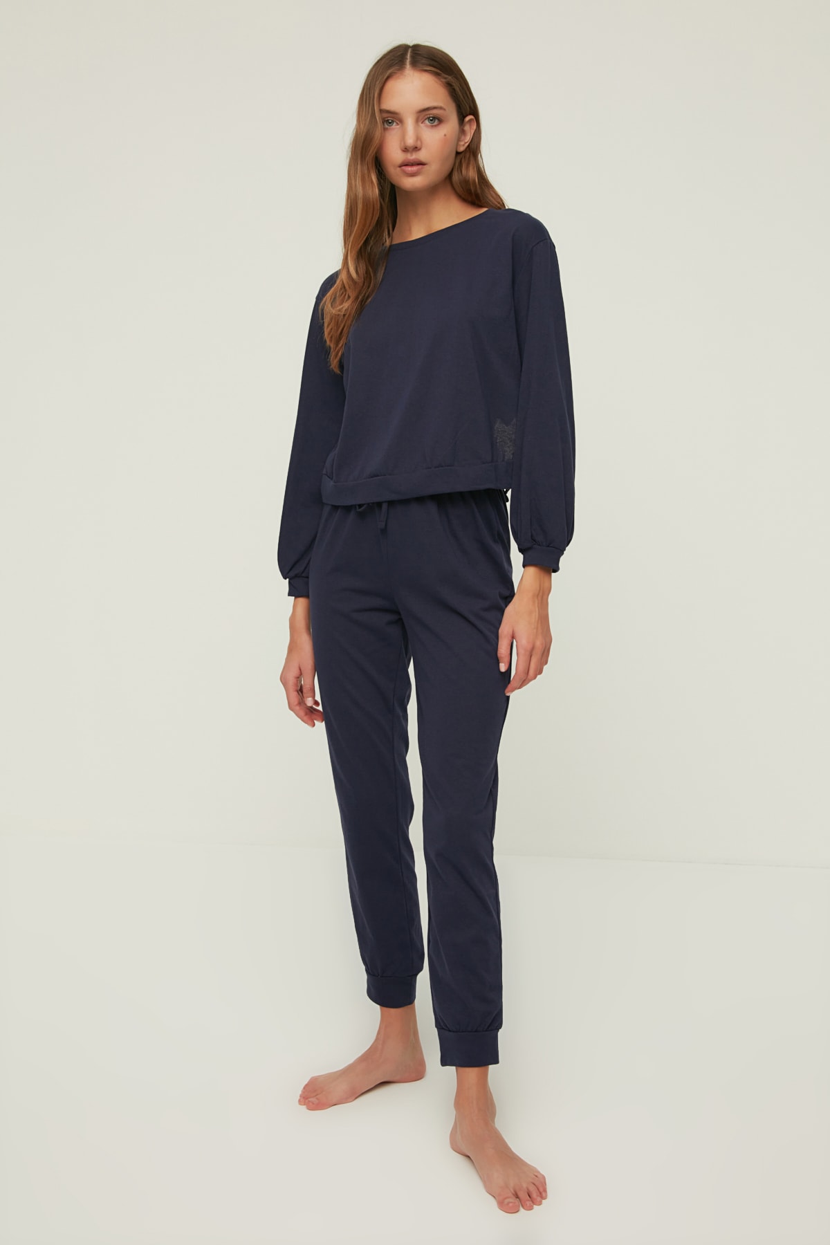 TRENDYOLMİLLA Lacivert Sırt Detaylı Örme Pijama Takımı THMAW22PT1465