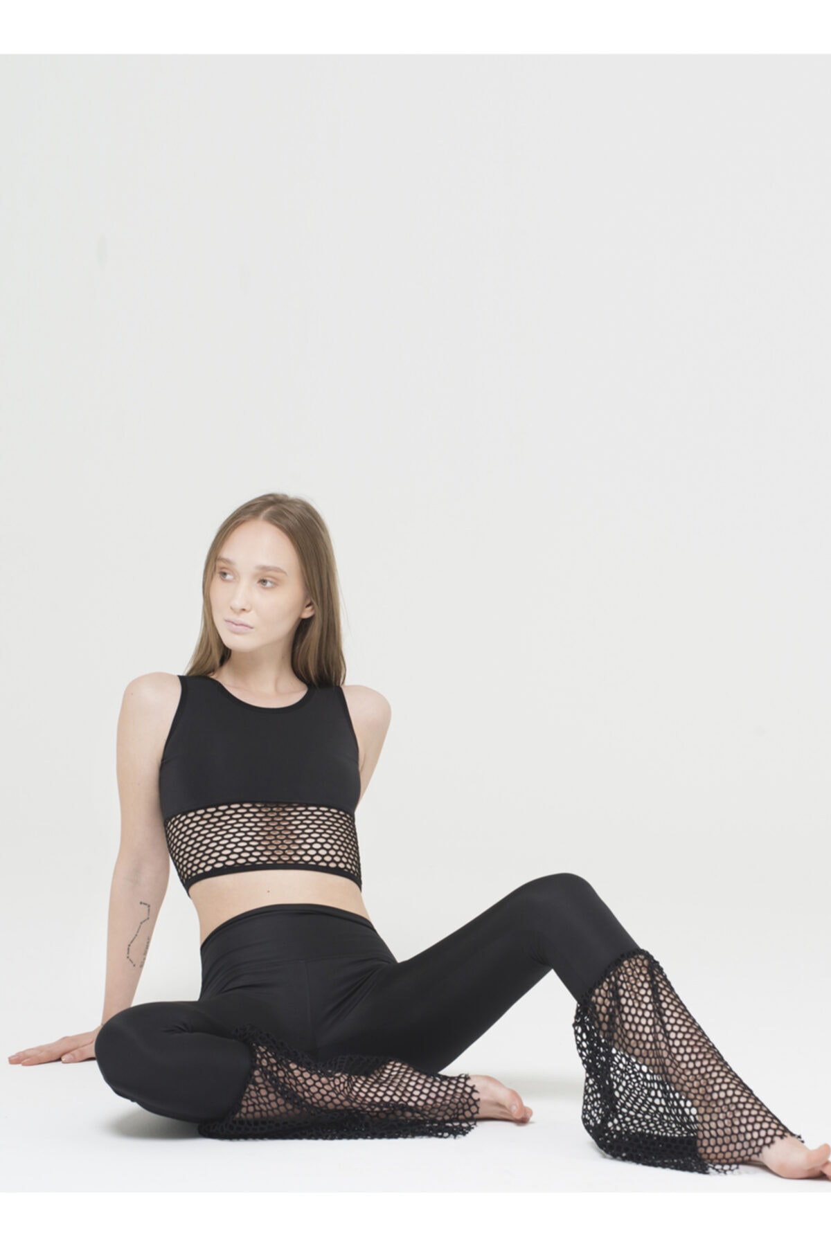 Ryder Act. Ryder Act Düz Renkli File Detayli Crop Top Siyah Sporcu Sütyeni