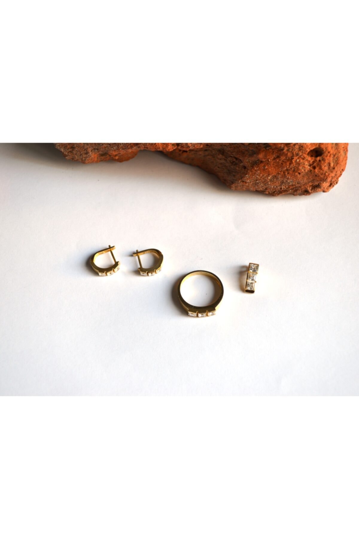 Maison Alanya 14 Ayar Altın Üç Taşlı Tria Set