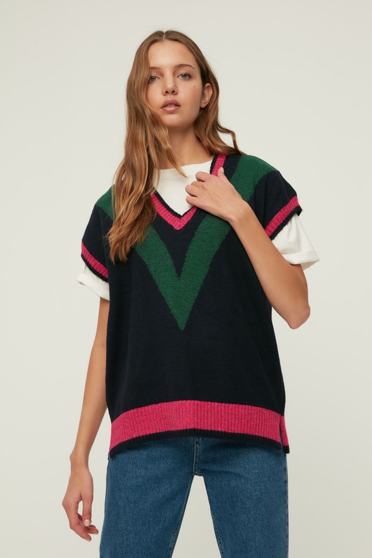 TRENDYOLMİLLA Lacivert Color Block V Yaka Triko Süveter TWOAW22BZ0018