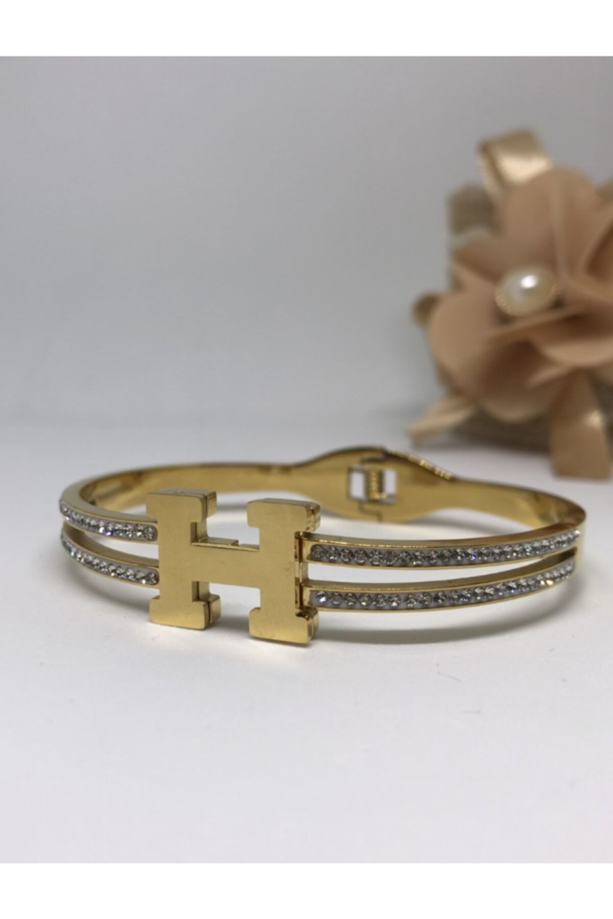 GLARE JEWELRY Hermes Model Zirkonyum Taş Ve Italyan Çelik Üzerine Altın Kaplama Kelepçe Bileklik
