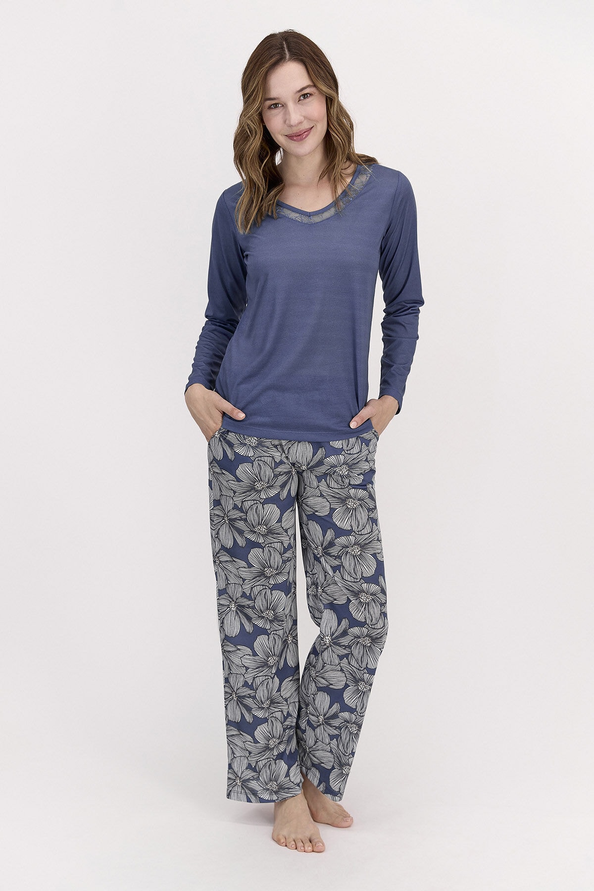 Arnetta Çiçek Desenli Indigo Kadın Uzun Kol Pijama Takımı
