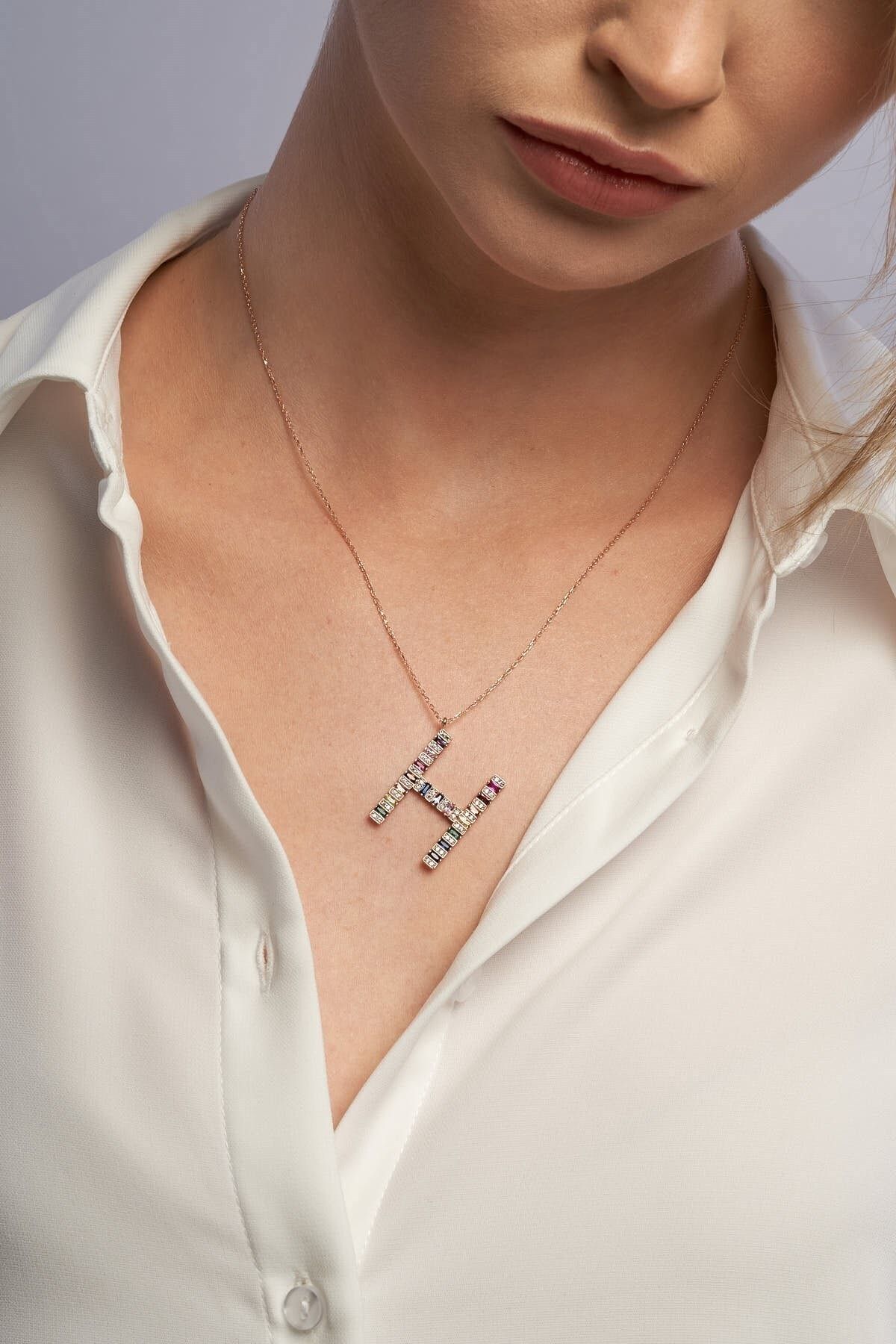 Jewelmim H Harfli Renkli Baget Taşlı 14k Rose Altın Kaplama Gümüş Kolye