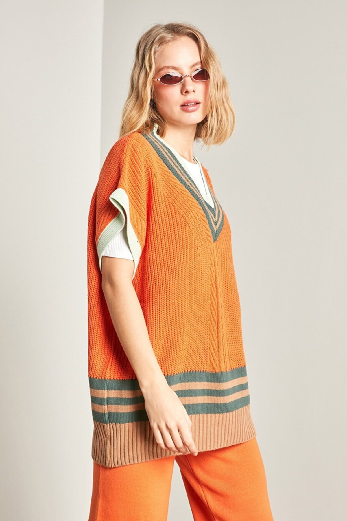 BUTİK MERVE BOZ Kadın Turuncu-haki V Yaka Çizgili Triko