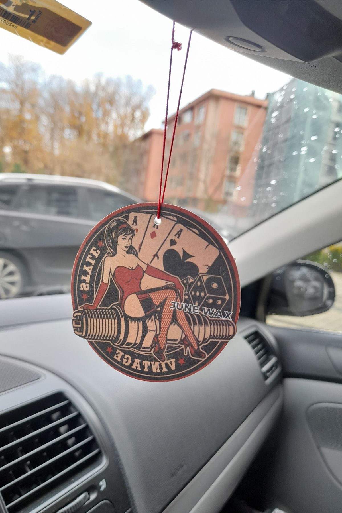 JUNE WAX Vintage Model Premium Parfüm Esanslı Ipli Ayna Kağıt Asma Kokusu Çift Taraflı Baskılı / 1 Adet