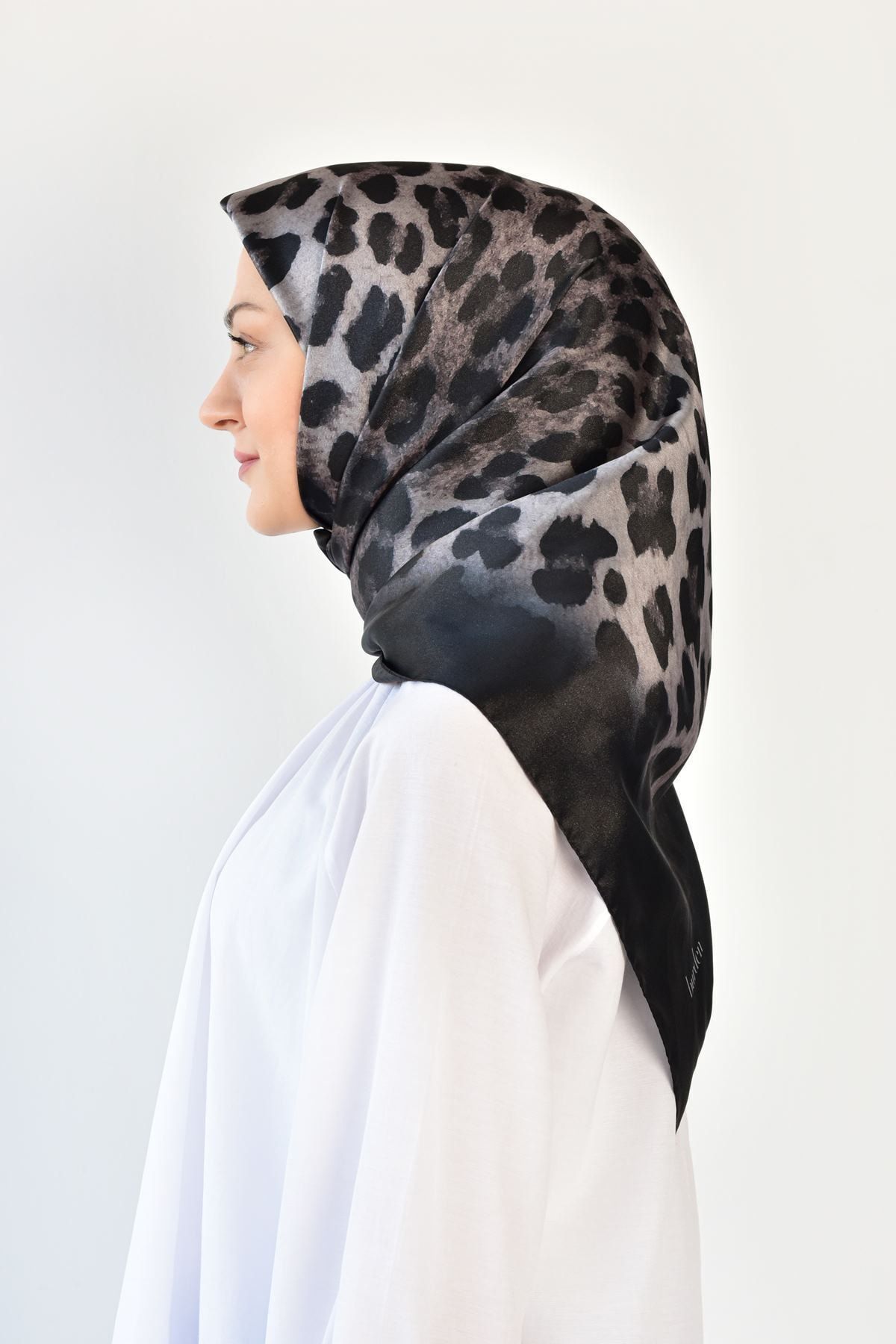 BURDEN IPEK Kristal Eşarp Leopar Desen Siyah