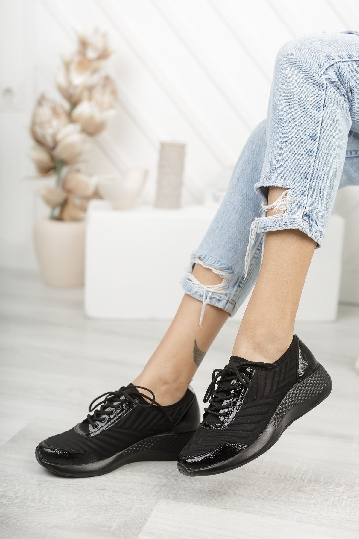 HN TEKSTİL Verda Siyah Parlak Bağcıklı Triko Kadın Spor Ayakkabı