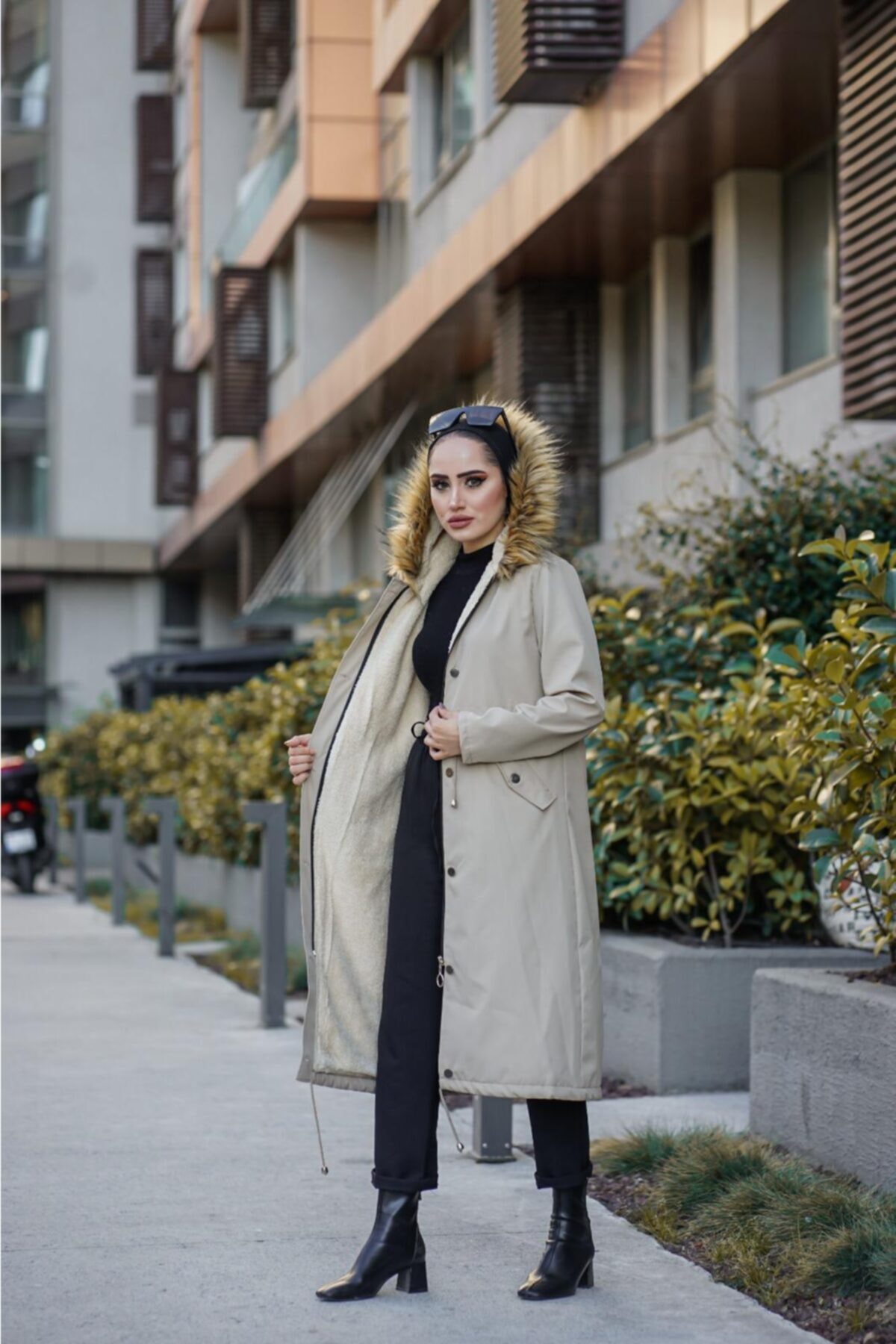 BURCU TESETTÜR Kapşonlu Içi Kürklü Kaban Mdr10567 Bej