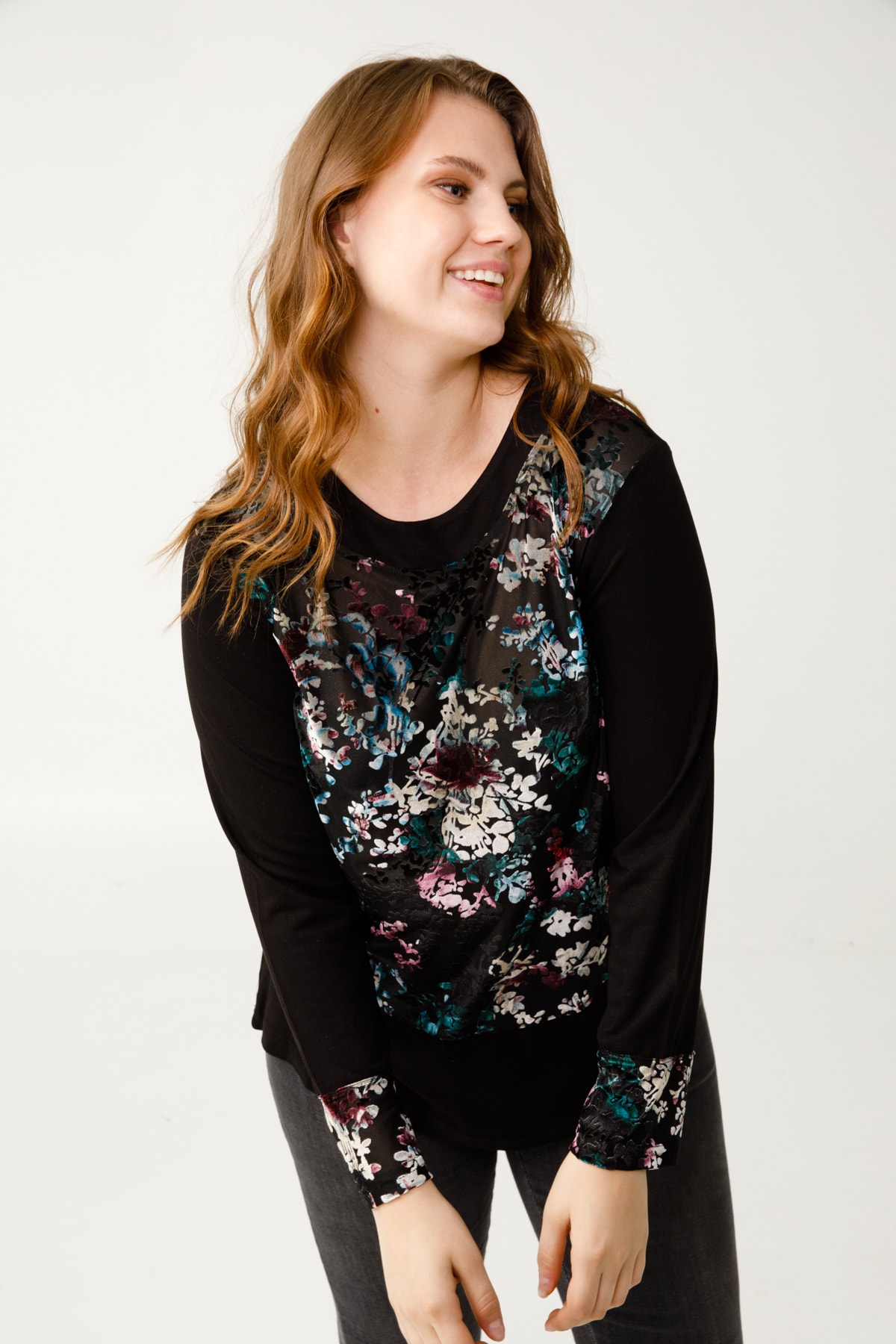 ON Desenli Kadife Detaylı Bluz