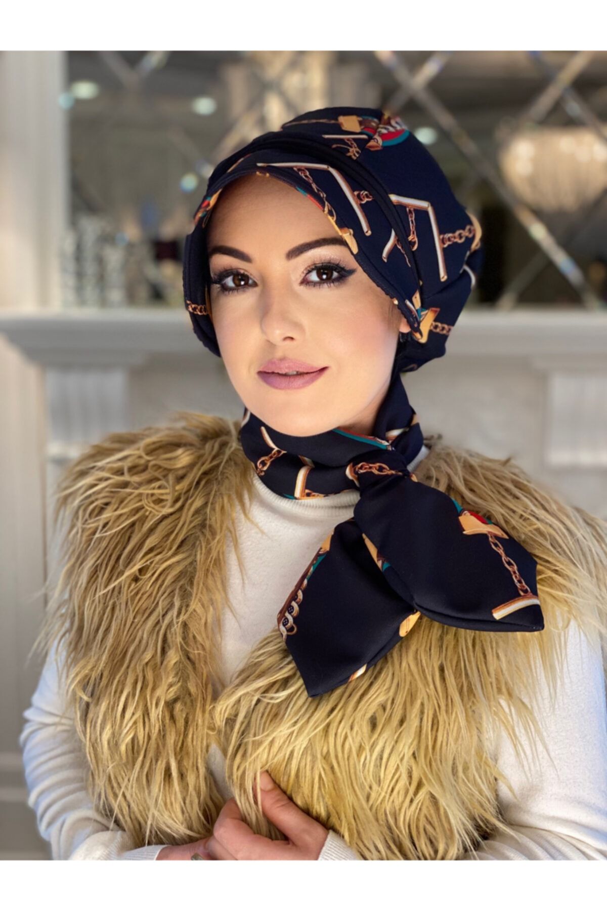 SEZEN ARSLAN Saks Mavi Çapraz Bone