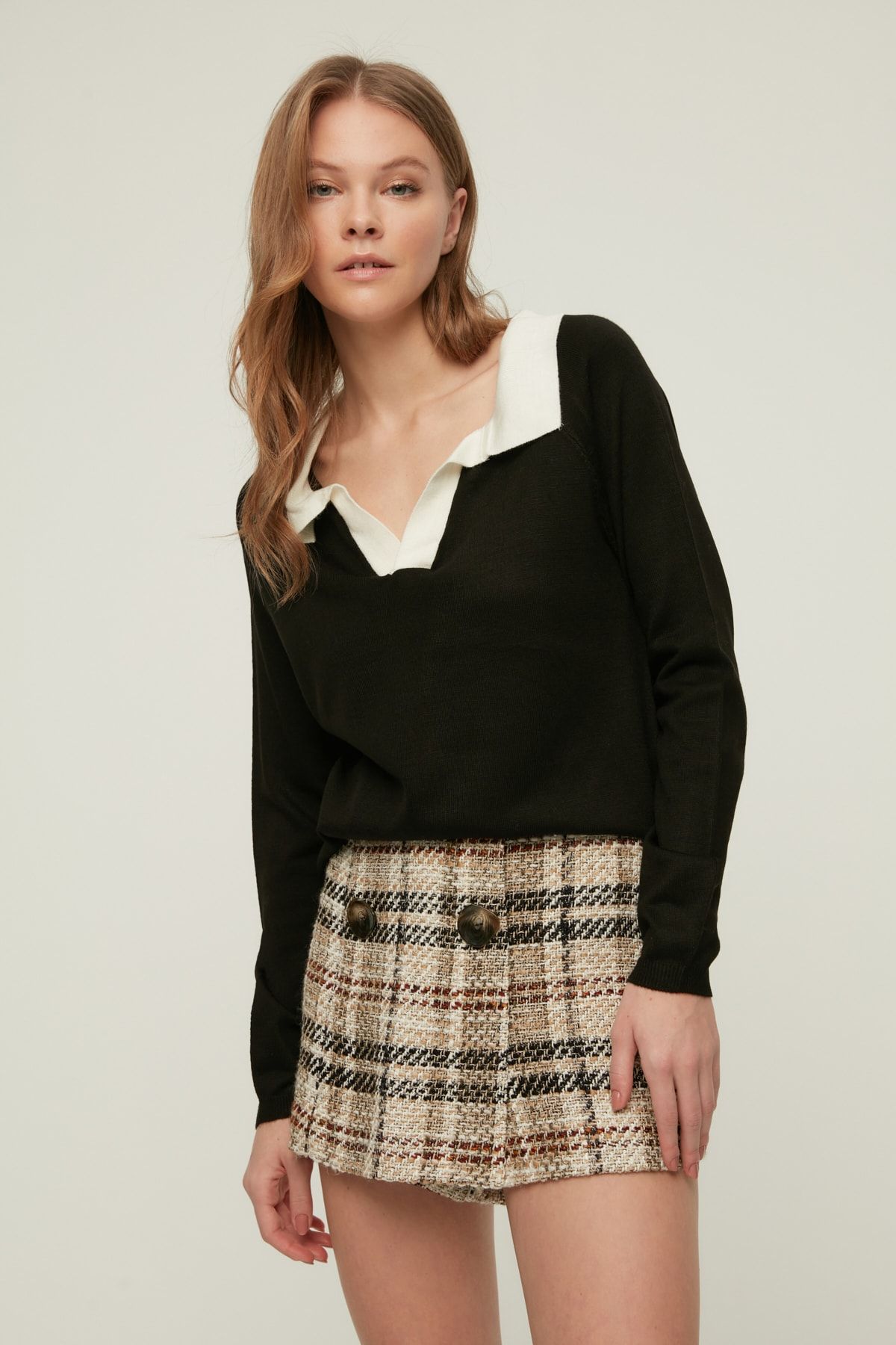 TRENDYOLMİLLA Siyah Polo Yaka Triko Kazak TWOAW22KZ2398