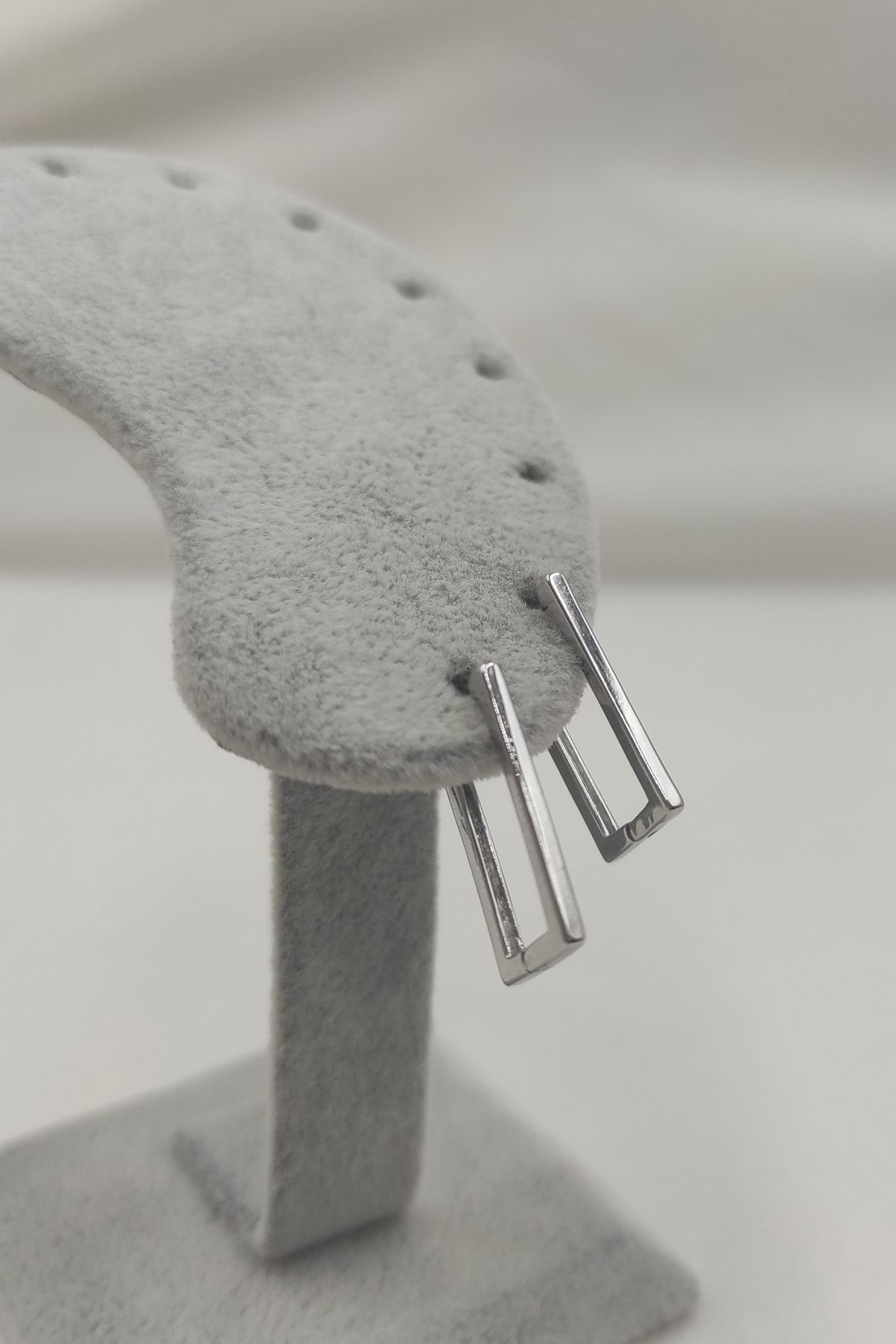 GREYSUN DESIGN Dikdörtgen Detaylı Çelik Küpe