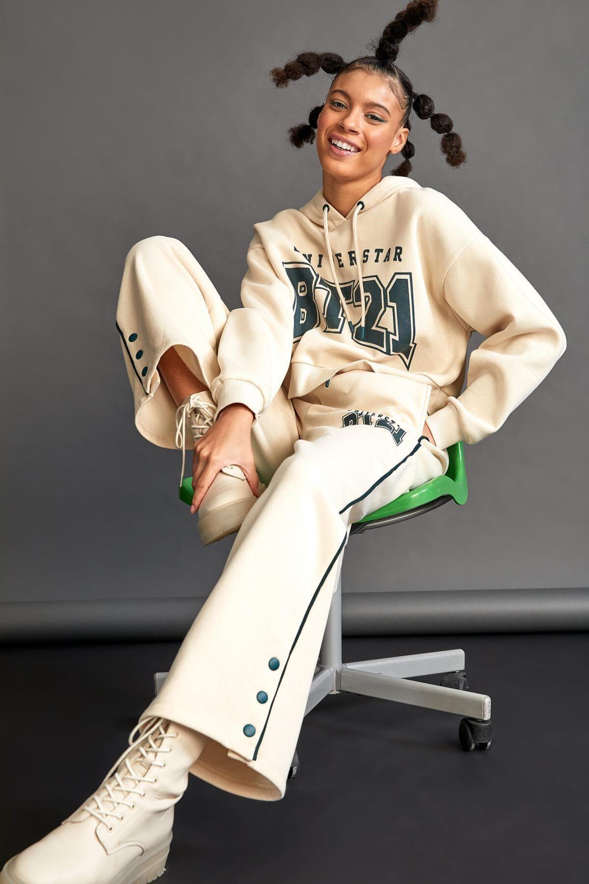 DeFacto Coool Bt21 Lisanslı Standart Fit Geniş Paça Kalın Sweatshirt Kumaşı Eşofman Alt