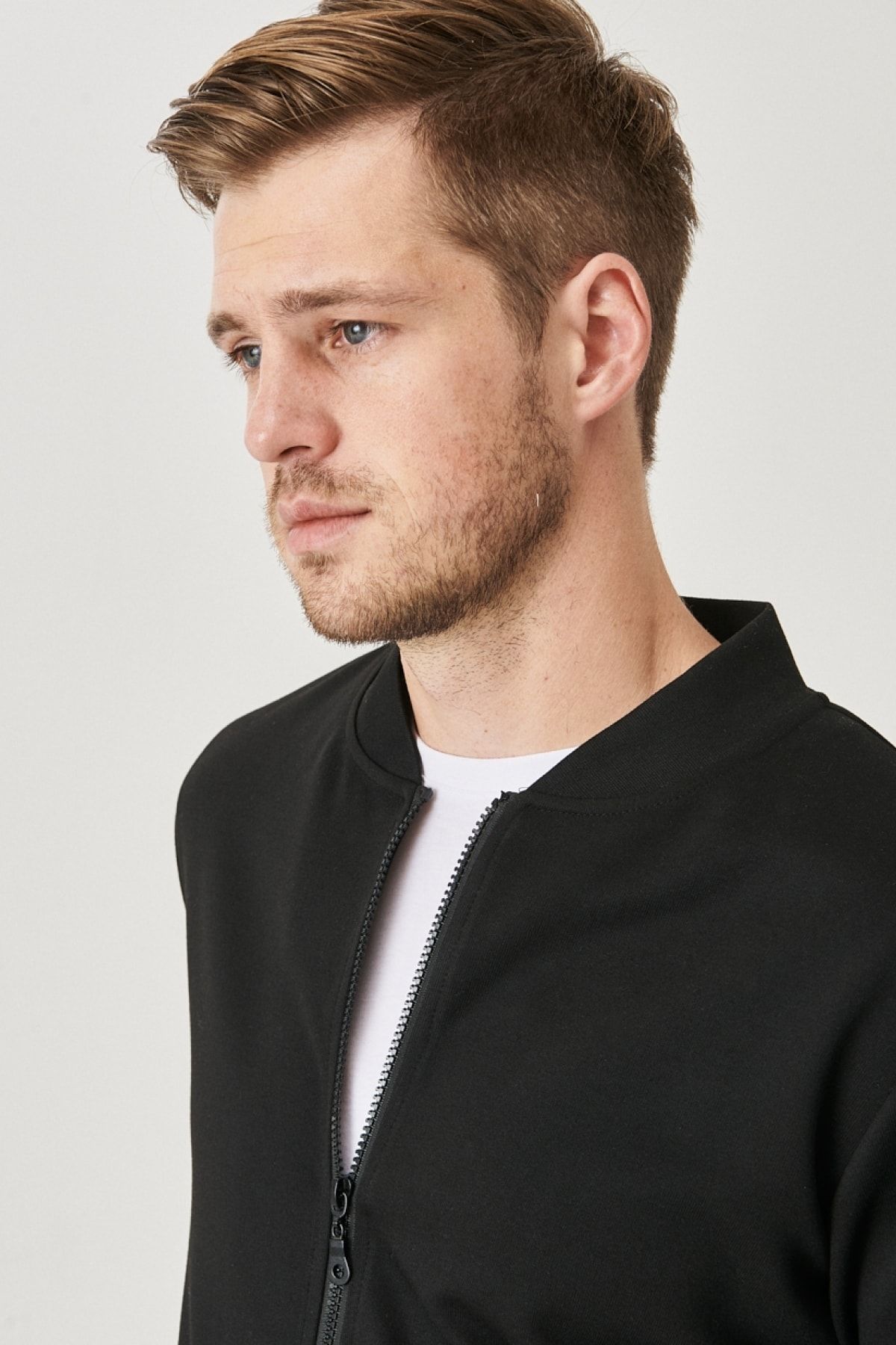 AC&Co / Altınyıldız Classics Erkek Siyah Standart Fit Günlük Rahat Fermuarlı Kolej Yaka Spor Sweatshirt