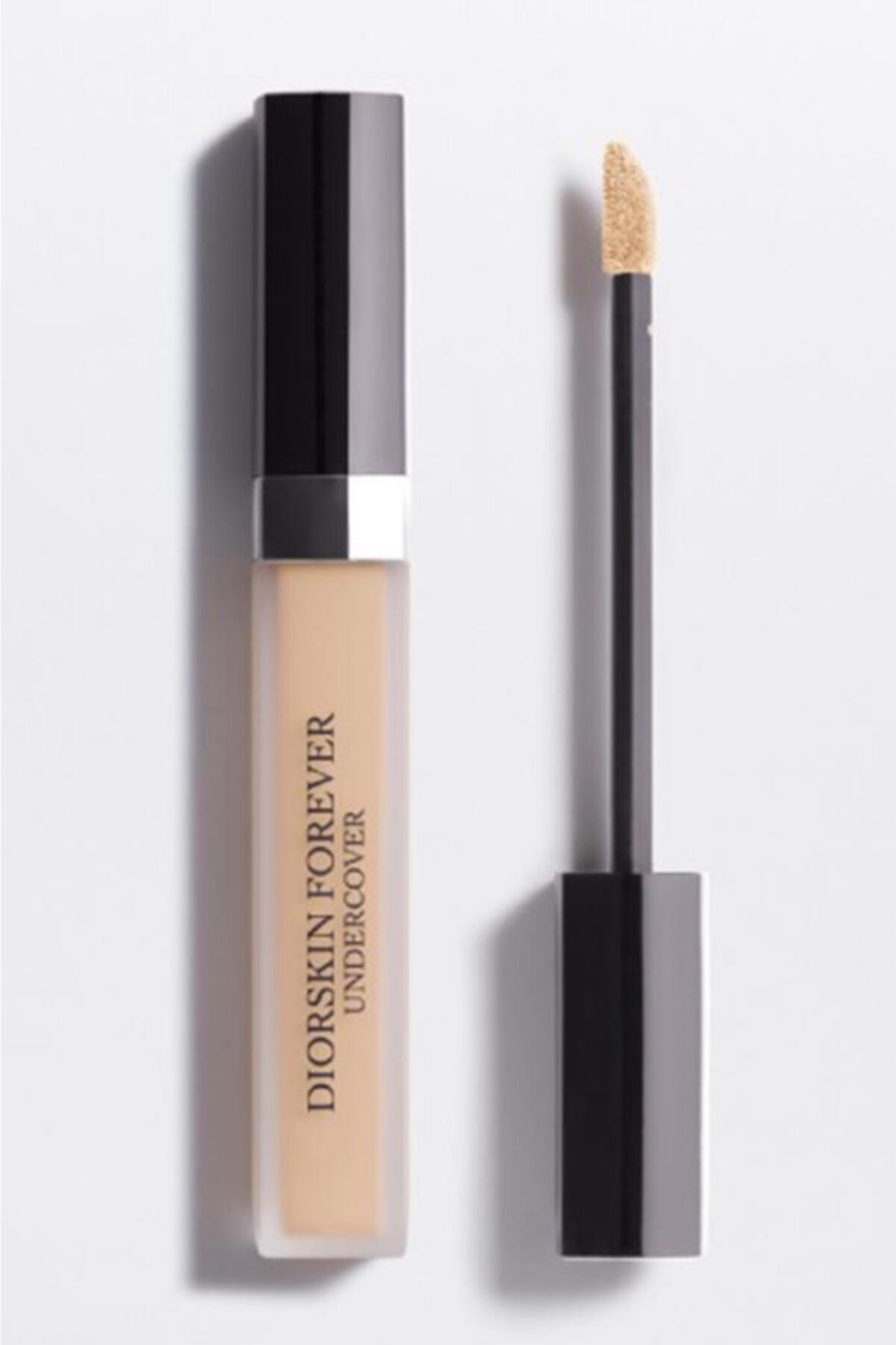 Dior Skin Forever Undercover 020 Light Beige Kapatıcı 3348901358019