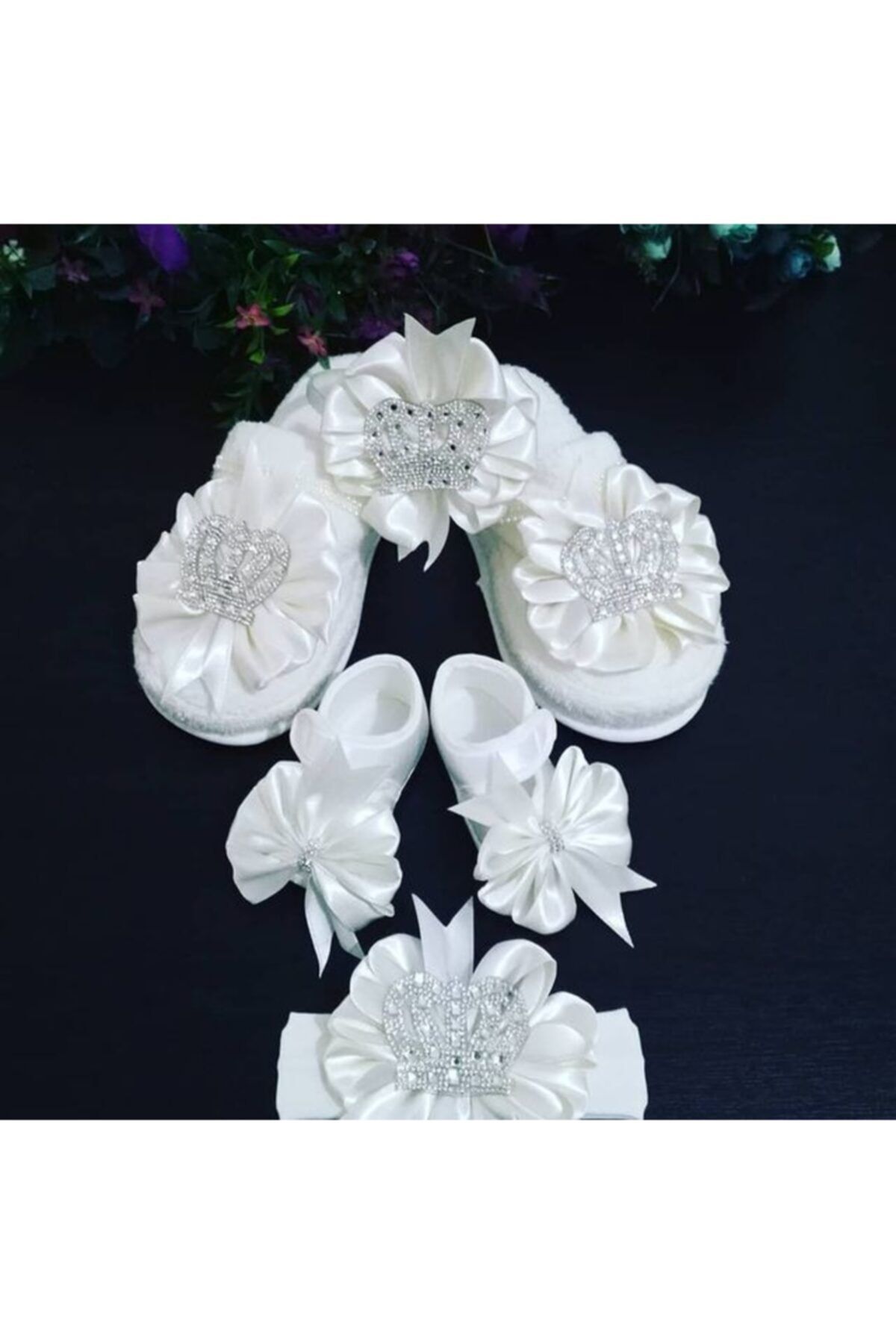 SÜSLÜTASARIM Krem Lohusa Terlik Ve Taç Bebek Patik Ve Bandana Set
