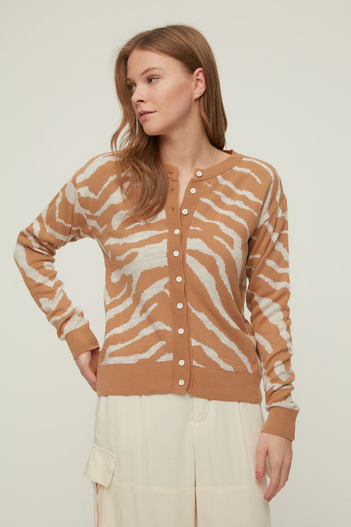 TRENDYOLMİLLA Camel Jakarlı Triko Hırka TWOAW22HI1141