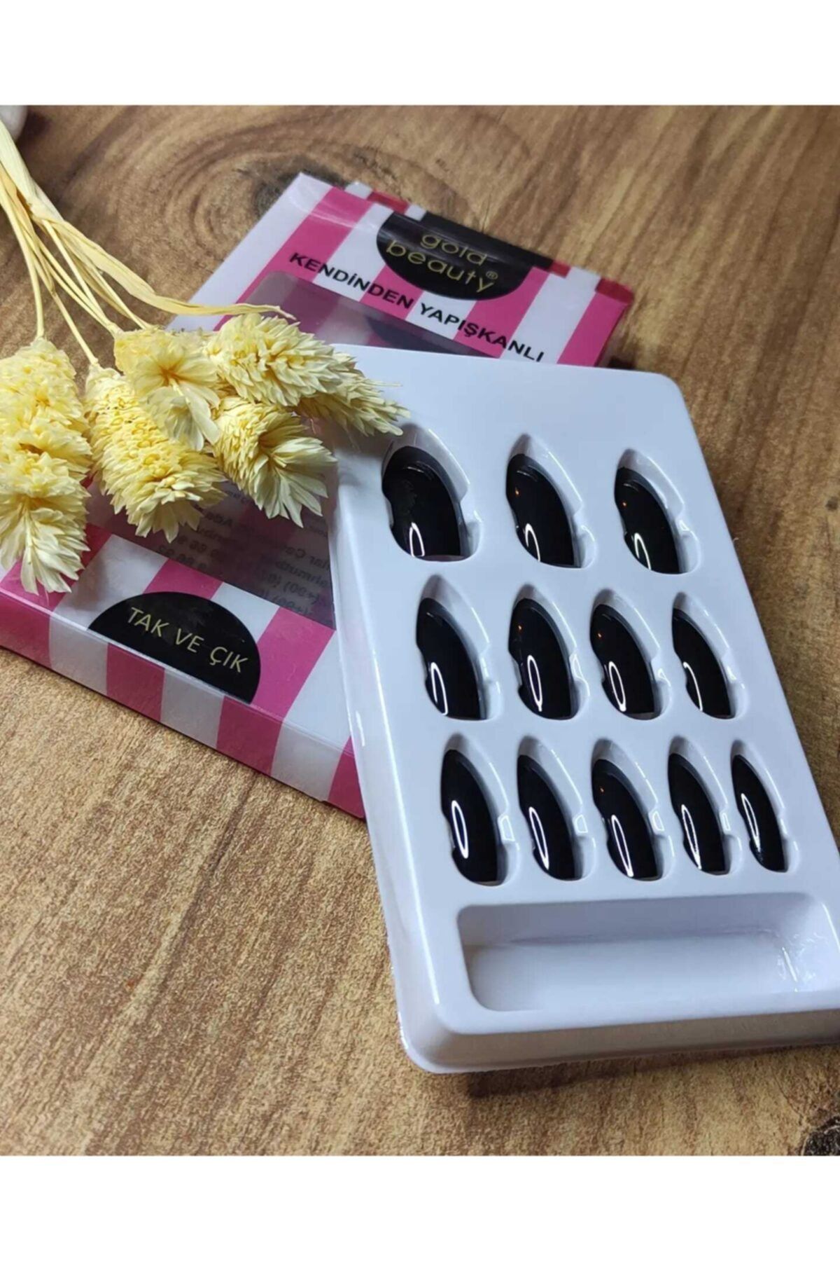 Gold Beauty Kendinden Yapışkanlı Tak Ve Çık Badem Tırnak (SİYAH)