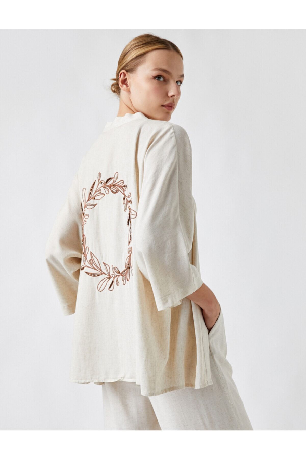 Koton Sırtı Işlemeli Kuşaklı Şal Yaka Uzun Kollu Kimono