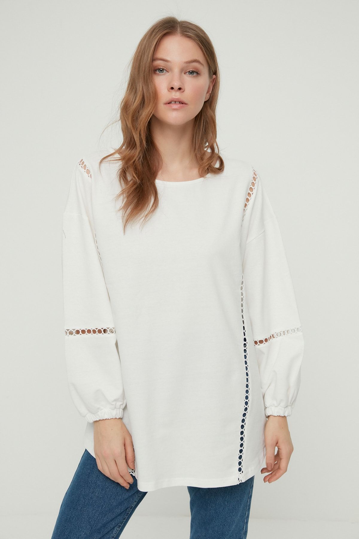 TRENDYOLMİLLA Ekru Dantel Detaylı Örme Tunik TWOAW22TN0006