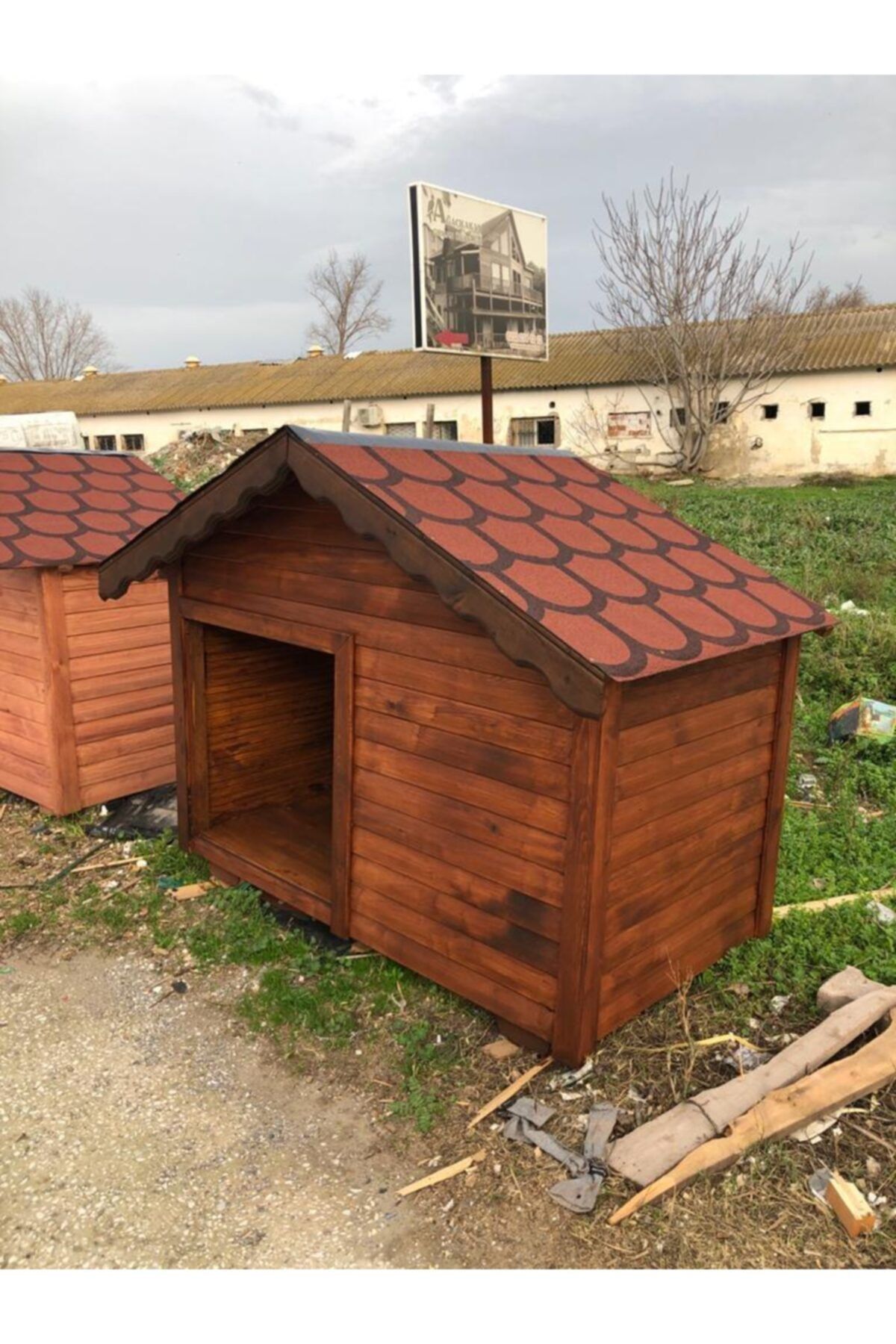 Ağaçkakan Köpek Kulübesi Balkonlu