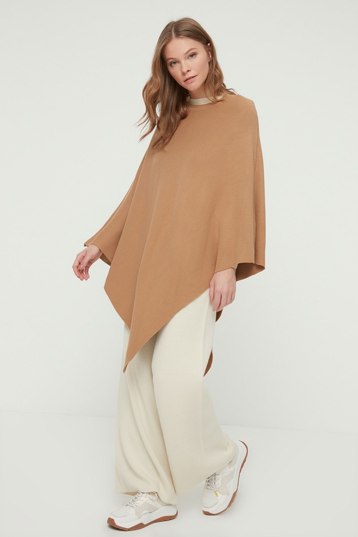 Trendyol Modest Camel Bisiklet Yaka Asimetrik Panço Süveter TCTAW22UV0048