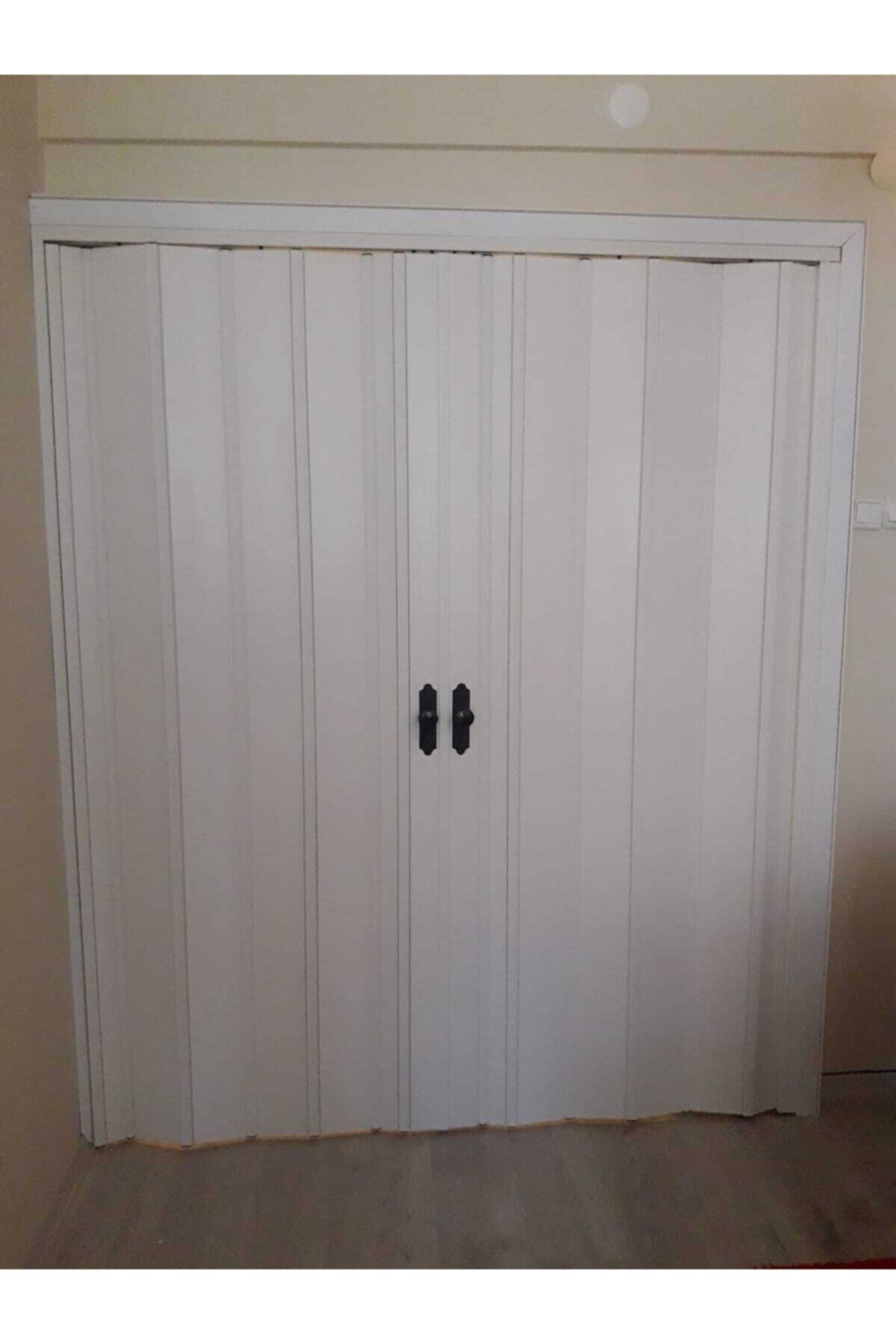 FARAN DEKORASYON Çift Açılım Beyaz Camsız Akordiyon Kapı 290*230