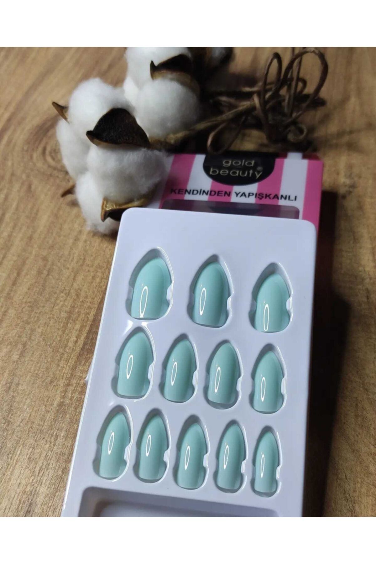 Gold Beauty Kendinden Yapışkanlı Tak Ve Çık Badem Tırnak (SU YEŞİLİ)
