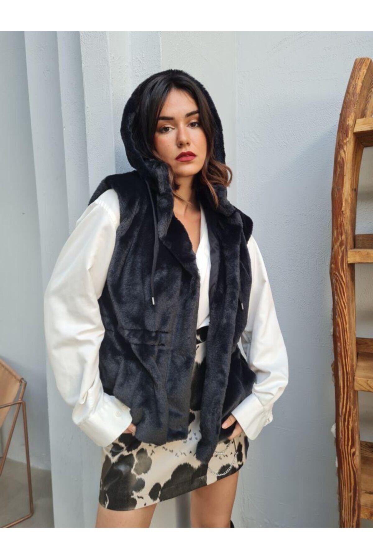 LA DİAMANTE Yeni Sezon Stradivarius Model Kapüşon Detay Kürk Yelek