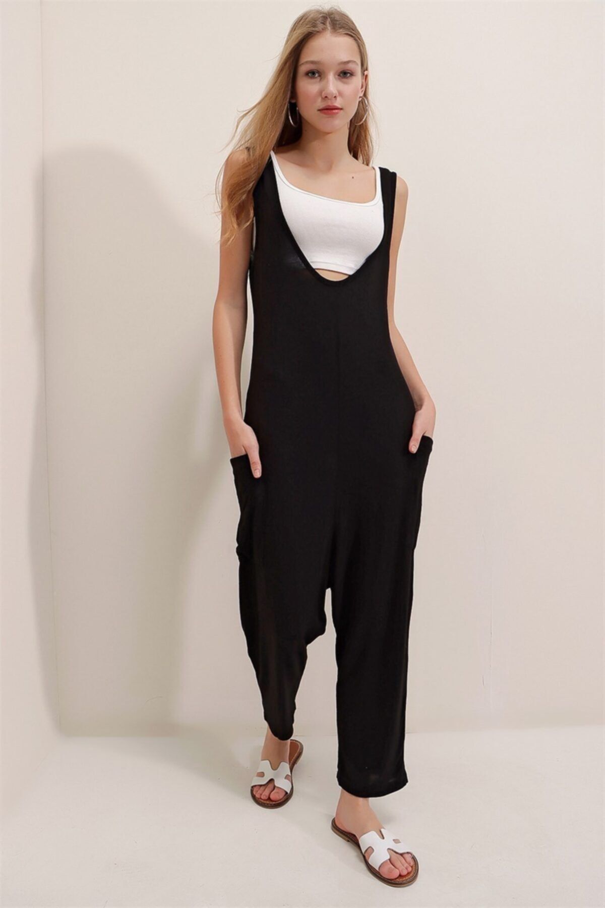 AQE FASHION Kadın Siyah U Yaka Askılı Tulum