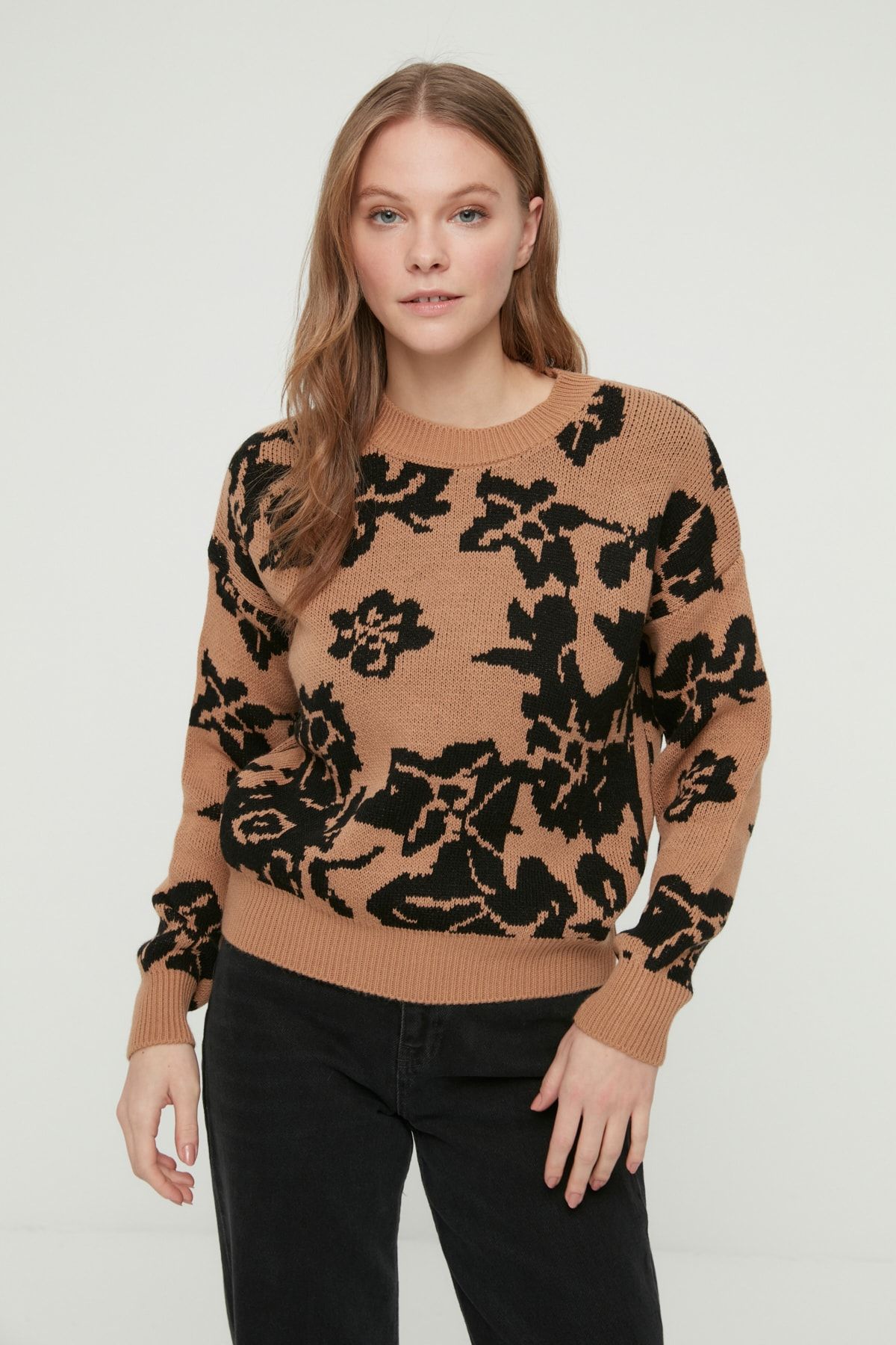 TRENDYOLMİLLA Camel Jakarlı Triko Kazak TWOAW22KZ1801