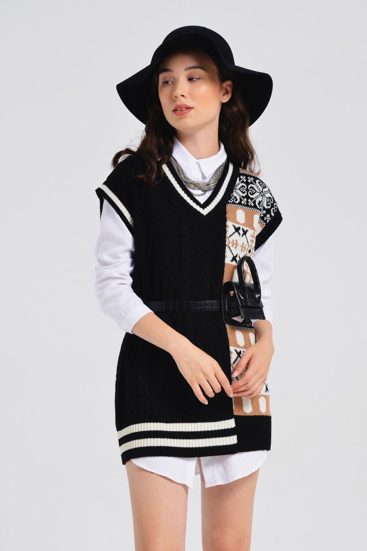 Nefise Yürütmeli Jakarlı V Yaka Süveter - Siyah