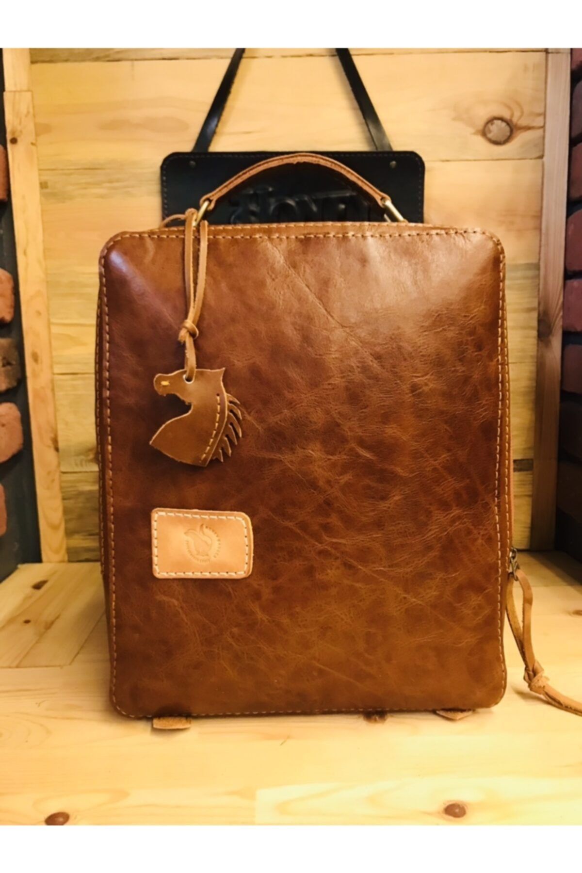 Honey Badger Leather El Yapımı Deri Bayan Sırt Çantası