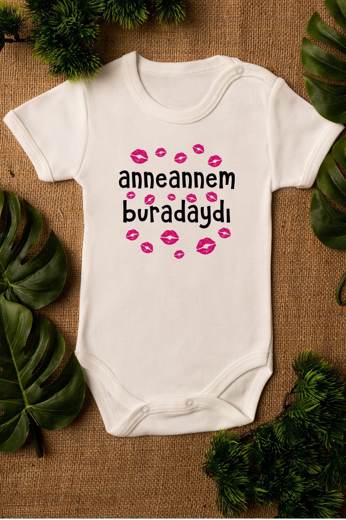 Overoz Anneannem Buradaydı Yazılı Öpücük Baskılı Bebek Body %100 Pamuklu Ekru Badi Zıbın 5123